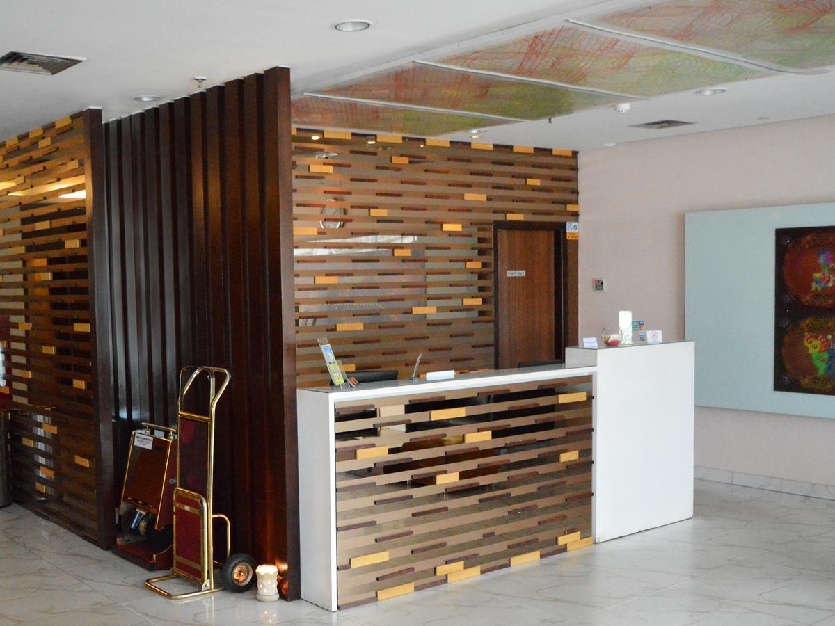 D'Primahotel Wtc Mangga Dua Jakarta Buitenkant foto